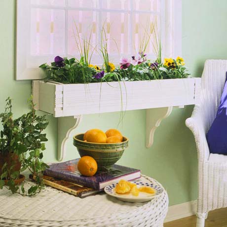 Интериорно сандъче за цветя под прозореца