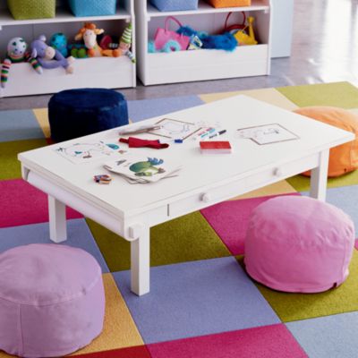 Маса, подходяща за по-малки деца