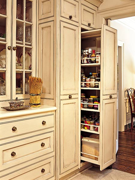 Съчетание на различни видове кухненски шкафове