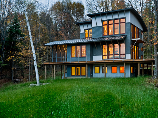 Съвременна дървена къща