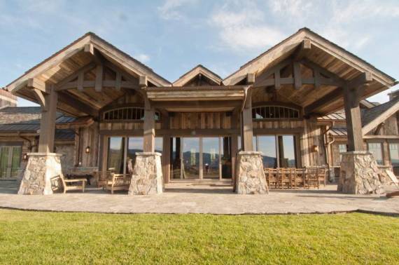 Екстериор със стара дървесина Екстериор на планински тип къща