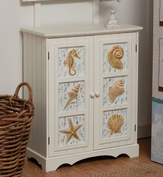 Шкаф с морски декор