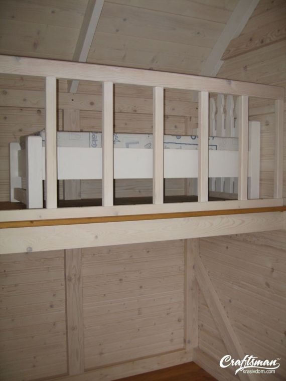 интериор на детска къщичка с детско легло